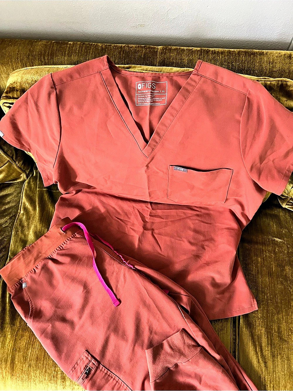 FIGS Technical Collection Yola Top and Zamora Jogger Scrub Set in Pink Size XL